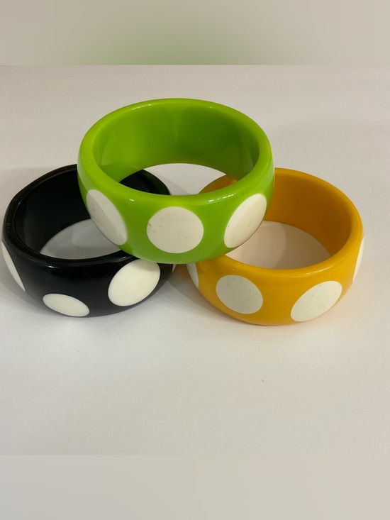 Vintage Resin Polka Dot Bangle Bracelet Set of 3 Black Yellow Green - Picture 3 of 7
